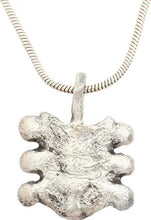 EUROPEAN NOBLE WOMAN'S NECKLACE PENDANT
