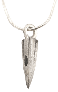  - FINE GREEK ARROWHEAD PENDANT NECKLACE, C.8th-3rd CENTURY BC